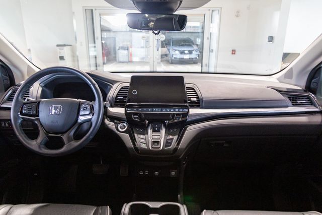 2025 Honda Odyssey Elite Leather Trimmed Seats with Piping  3rd row Heated and Ventilated Seats