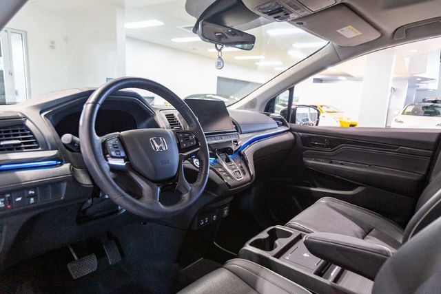2025 Honda Odyssey Elite Leather Trimmed Seats with Piping  3rd row Heated and Ventilated Seats