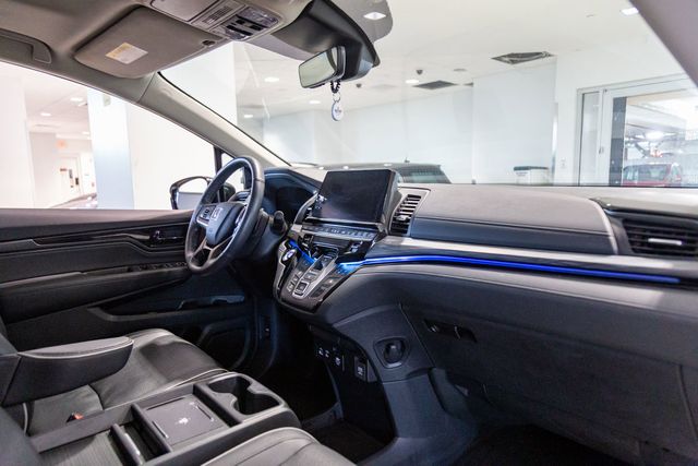 2025 Honda Odyssey Elite Leather Trimmed Seats with Piping  3rd row Heated and Ventilated Seats