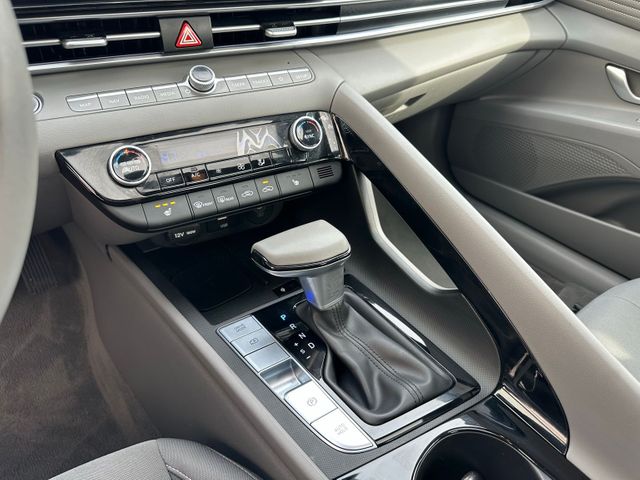 2025 Hyundai Elantra SEL Convenience | Irving, Texas | Hopper Motorplex 2025 Hyundai Elantra SEL Convenience | Irving, Texas | Hopper Motorplex