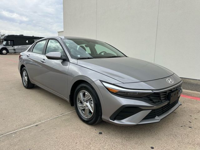 2025 Hyundai Elantra SE | Irving, Texas | Hopper Motorplex 2025 Hyundai Elantra SE | Irving, Texas | Hopper Motorplex