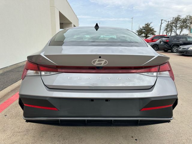 2025 Hyundai Elantra SE | Irving, Texas | Hopper Motorplex