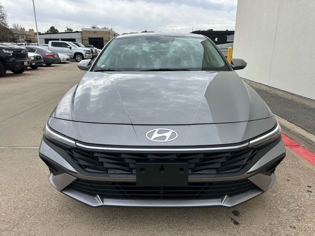 2025 Hyundai ELANTRA SE