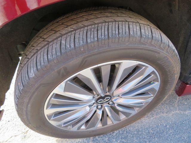 2025 INFINITI QX80 LUXE