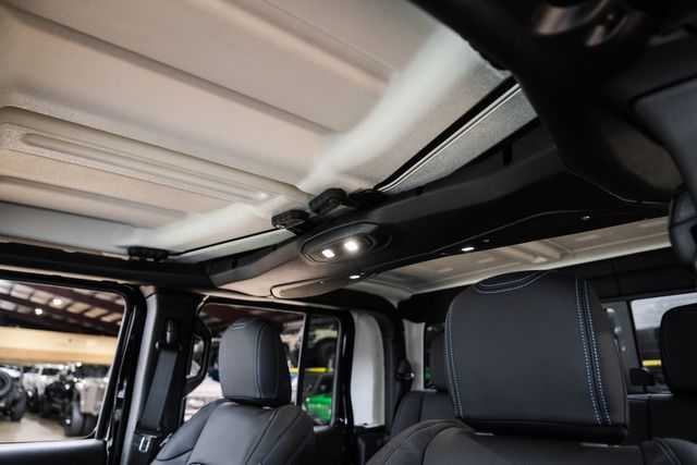 2025 Jeep Gladiator Sport S 4X4 DUPONT KEVLAR,LIFTED,BUMPERS,LED'S,NAV | Carrollton, TX | Texas Vehicle Exchange