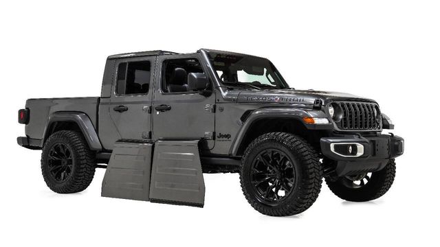 2025 Jeep Gladiator Texas Trail 4x4 4dr Crew Cab 5.0 ft. SB | Houston, TX | Houston Auto Credit