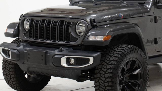 2025 Jeep Gladiator Texas Trail 4x4 4dr Crew Cab 5.0 ft. SB | Houston, TX | Houston Auto Credit