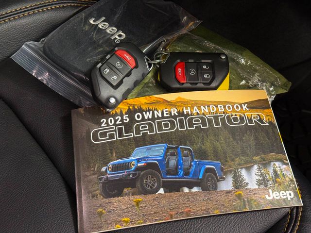 2025 Jeep Gladiator Texas Trail 4x4 4dr Crew Cab 5.0 ft. SB | Houston, TX | Houston Auto Credit