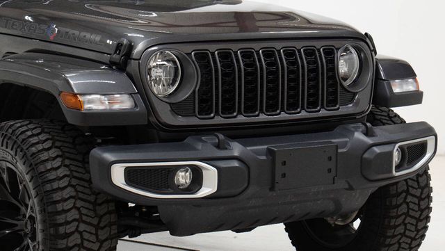 2025 Jeep Gladiator Texas Trail 4x4 4dr Crew Cab 5.0 ft. SB | Houston, TX | Houston Auto Credit