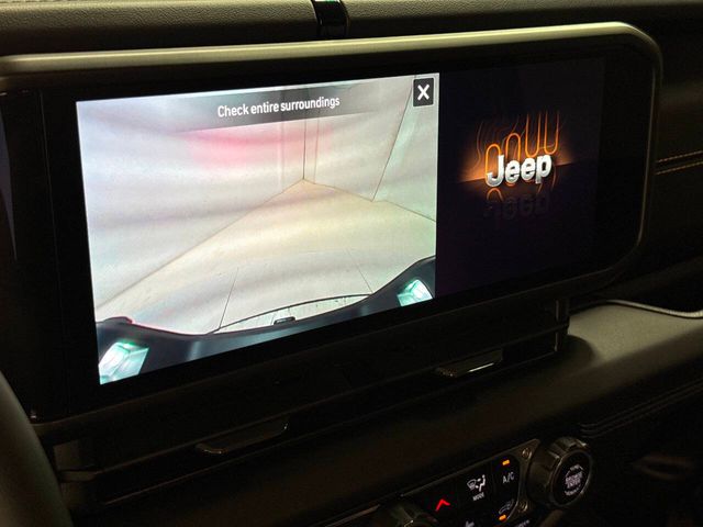 2025 Jeep Gladiator Texas Trail 4x4 4dr Crew Cab 5.0 ft. SB | Houston, TX | Houston Auto Credit