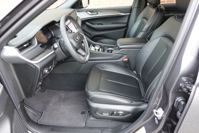 2025 Jeep Grand Cherokee Limited | Loganville, Georgia | Executive Auto