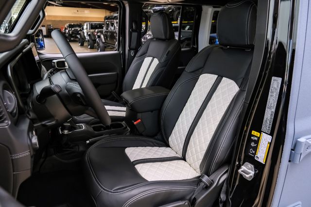 2025 Jeep Wrangler UNLIMITED Rubicon 4X4 SKY TOP, DUPONT KEVLAR, LIFT | Carrollton, TX | Texas Vehicle Exchange 2025 Jeep Wrangler UNLIMITED Rubicon 4X4 SKY TOP, DUPONT KEVLAR, LIFT | Carrollton, TX | Texas Vehicle Exchange