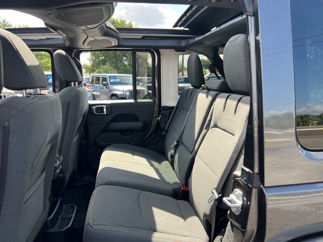 2025 Jeep Wrangler Sahara 4xe - Power-Top