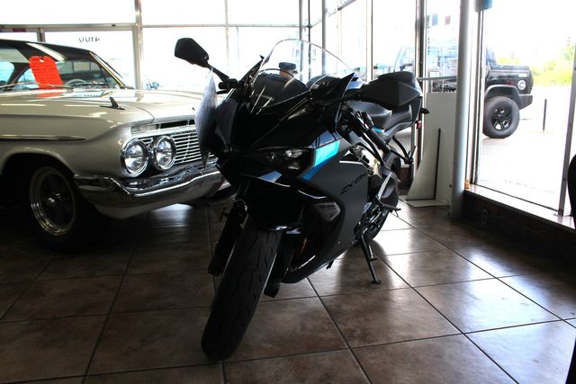 2025 Kawasaki Ninja ZX-6R 636 | Granite City, Illinois | MasterCars Company Inc. 2025 Kawasaki Ninja ZX-6R 636 | Granite City, Illinois | MasterCars Company Inc.