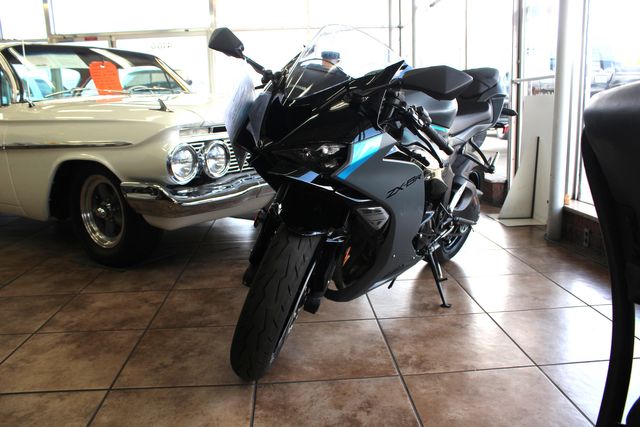 2025 Kawasaki Ninja ZX-6R 636 | Granite City, Illinois | MasterCars Company Inc.
