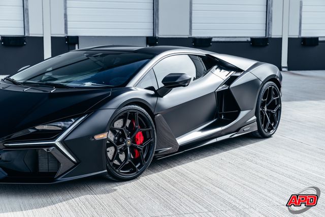 2025 Lamborghini Revuelto 