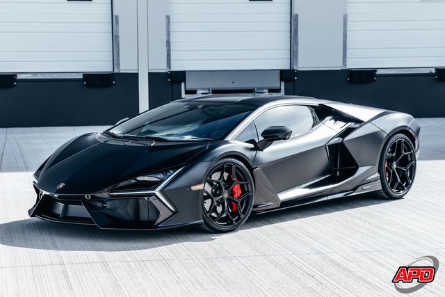 2025 Lamborghini Revuelto 