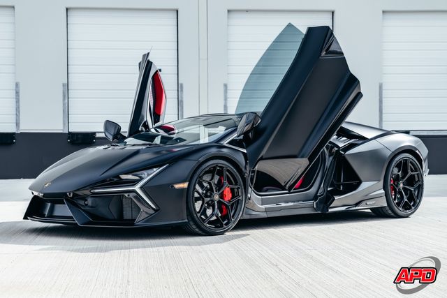 2025 Lamborghini Revuelto 
