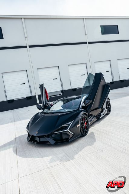 2025 Lamborghini Revuelto 