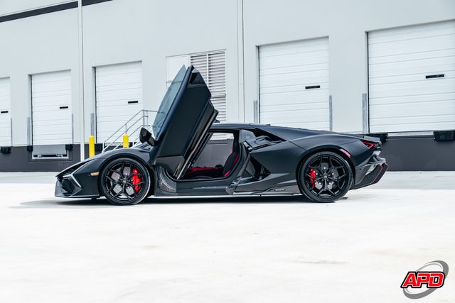 2025 Lamborghini Revuelto 