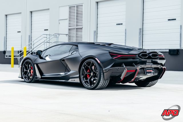 2025 Lamborghini Revuelto 