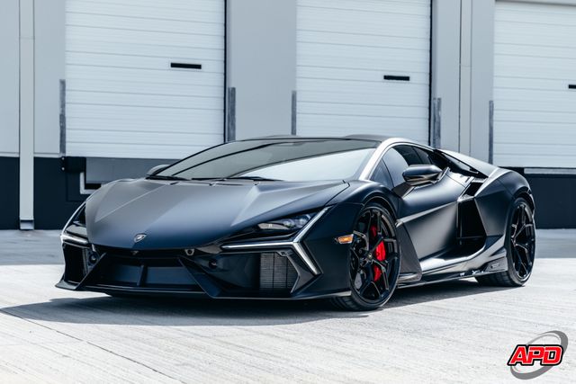 2025 Lamborghini Revuelto 