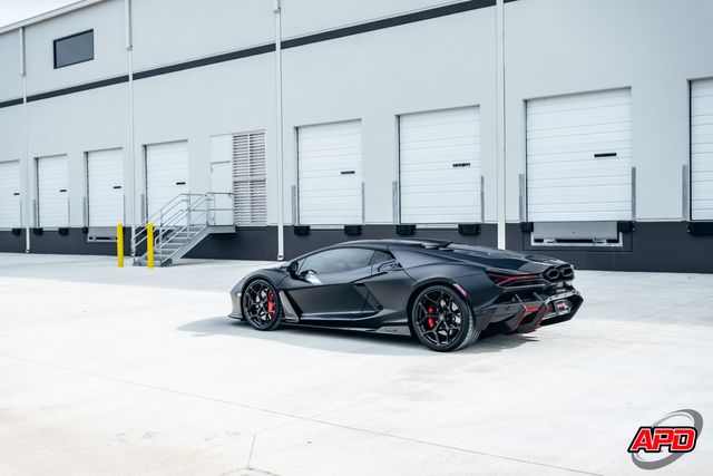 2025 Lamborghini Revuelto 