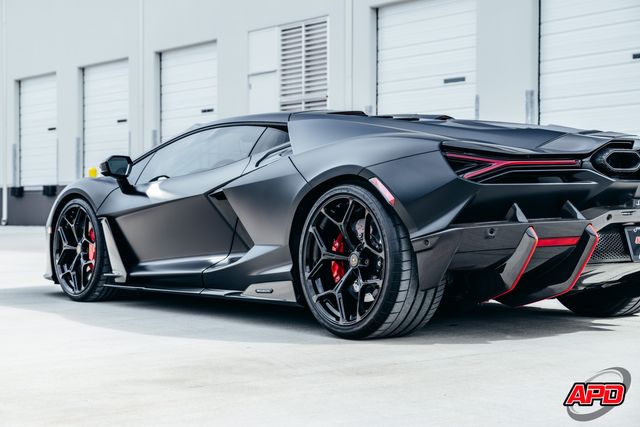 2025 Lamborghini Revuelto 