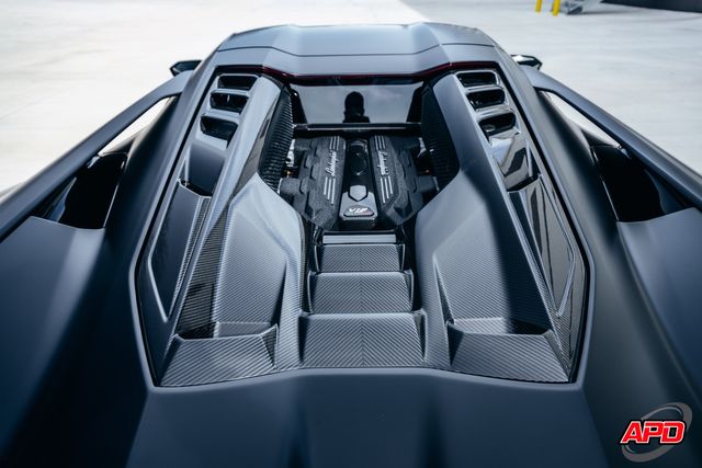 2025 Lamborghini Revuelto 