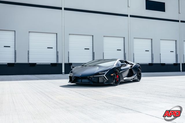 2025 Lamborghini Revuelto 