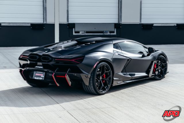 2025 Lamborghini Revuelto 