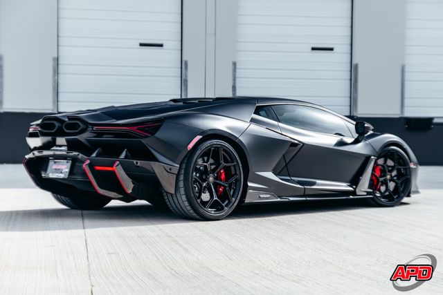 2025 Lamborghini Revuelto 