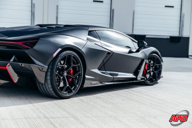 2025 Lamborghini Revuelto 