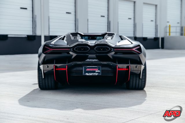 2025 Lamborghini Revuelto 