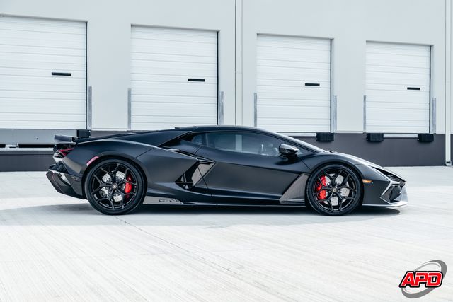 2025 Lamborghini Revuelto 