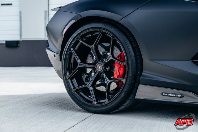 2025 Lamborghini Revuelto 