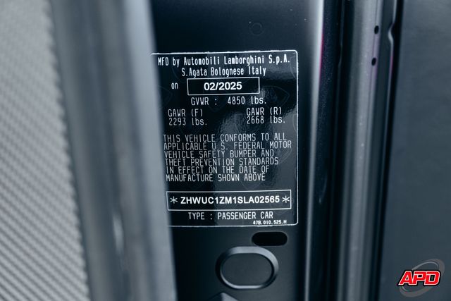 2025 Lamborghini Revuelto 