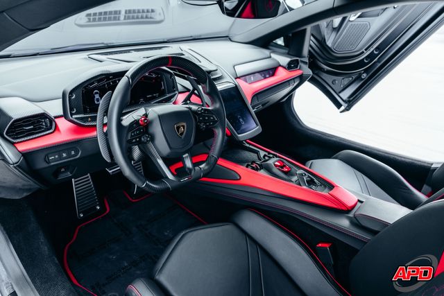 2025 Lamborghini Revuelto 
