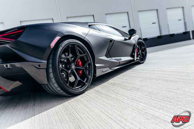 2025 Lamborghini Revuelto 