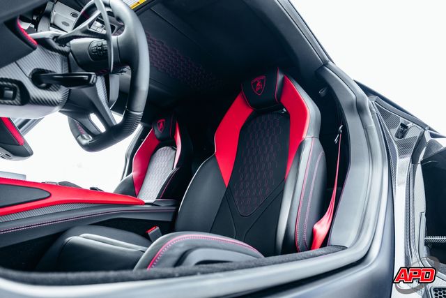 2025 Lamborghini Revuelto 