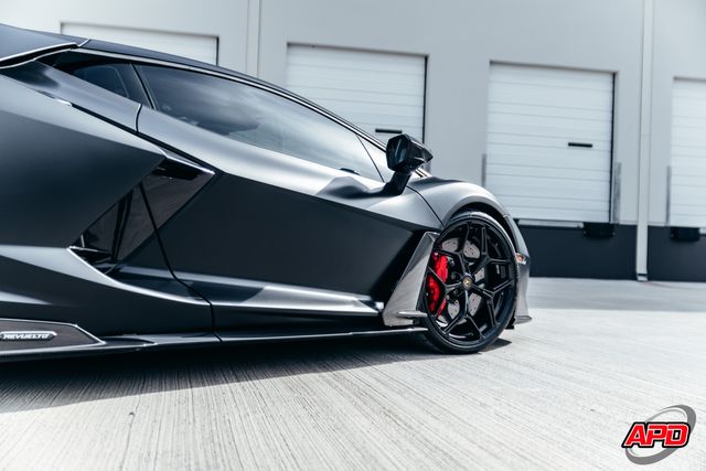 2025 Lamborghini Revuelto 