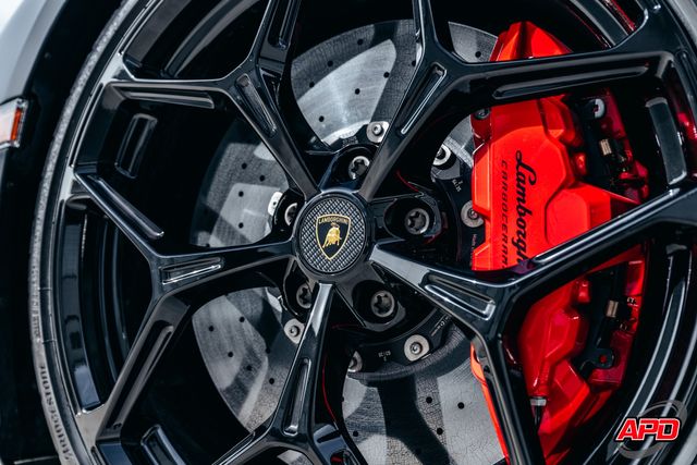 2025 Lamborghini Revuelto 