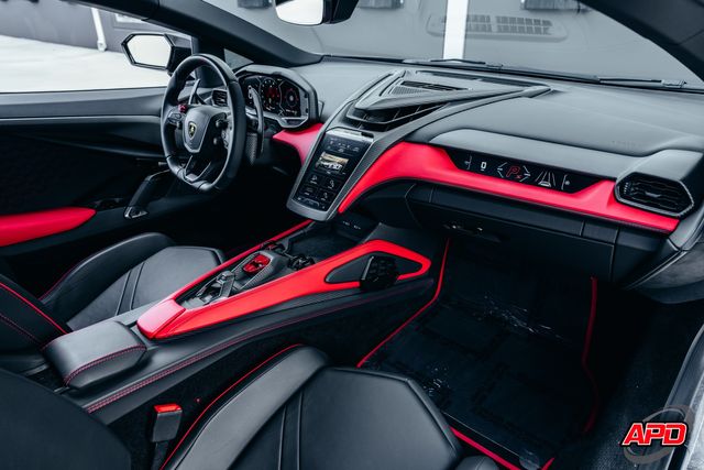 2025 Lamborghini Revuelto 