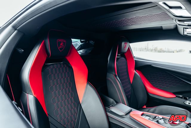 2025 Lamborghini Revuelto 