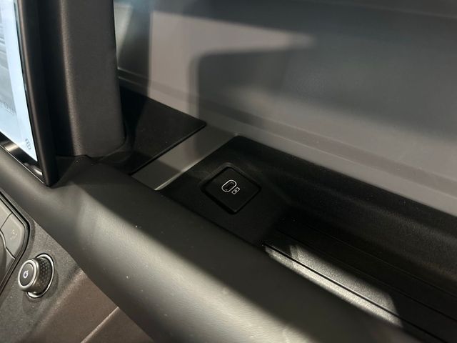 2025 Land Rover Defender 110 X | Irving, Texas | Hopper Motorplex