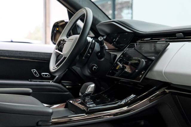 2025 Land Rover Range Rover Sport P550e Autobiography ,ROOF,360 CAM,HTD/COOL LTH | Carrollton, TX | Texas Vehicle Exchange 2025 Land Rover Range Rover Sport P550e Autobiography ,ROOF,360 CAM,HTD/COOL LTH | Carrollton, TX | Texas Vehicle Exchange