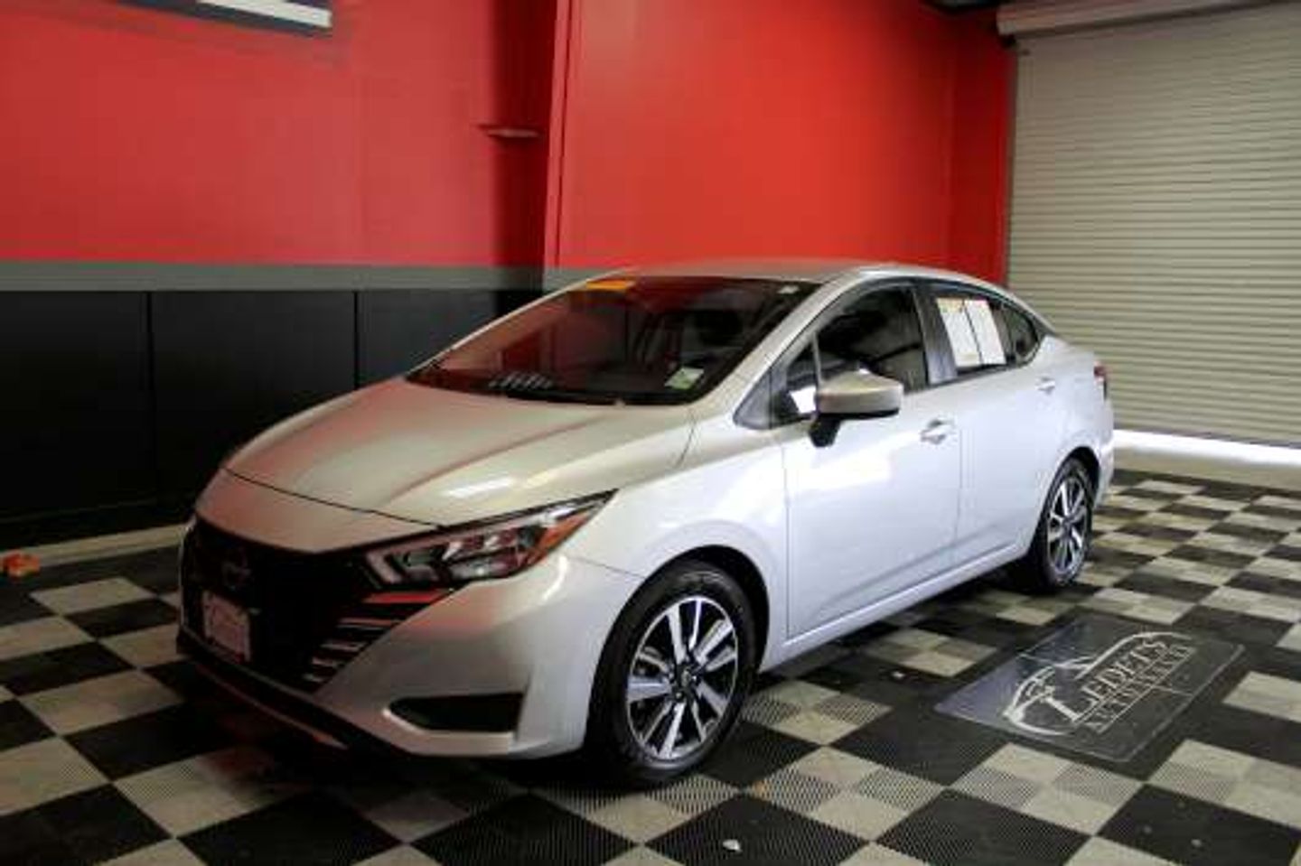 2025 Nissan Versa SV - 9