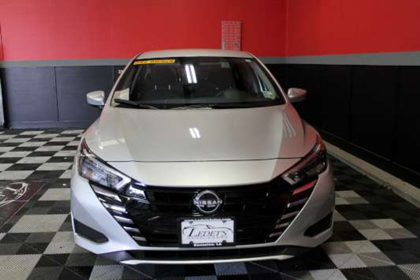 2025 Nissan Versa SV - 10