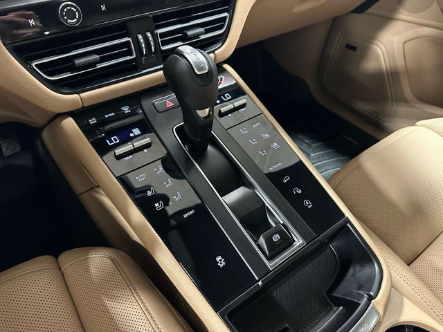 2025 Porsche Macan Base | Irving, Texas | Hopper Motorplex