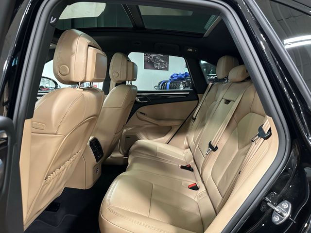 2025 Porsche Macan Base | Irving, Texas | Hopper Motorplex